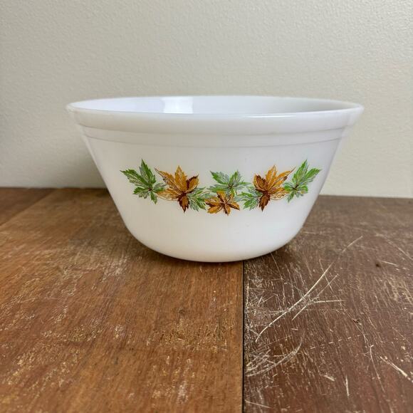 Vintage Federal Milk Glass Mixing Nesting Bowl Brown & Green Fall Leaves 9" - Picture 1 of 7